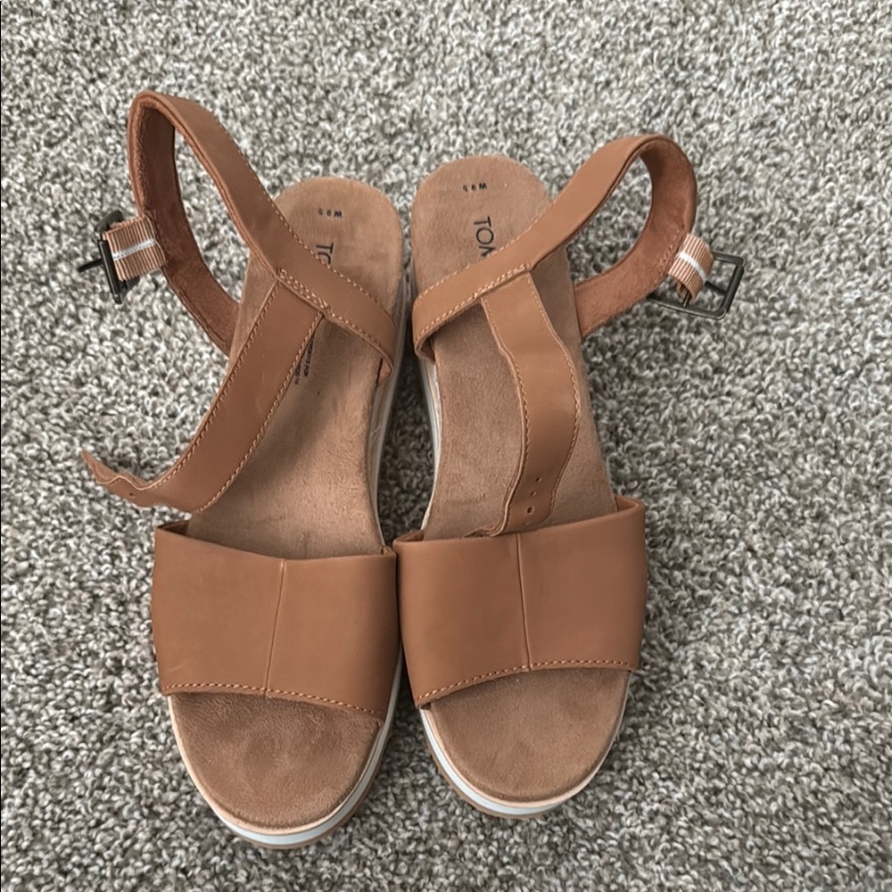 Toms Diane Tan Leather Sandals